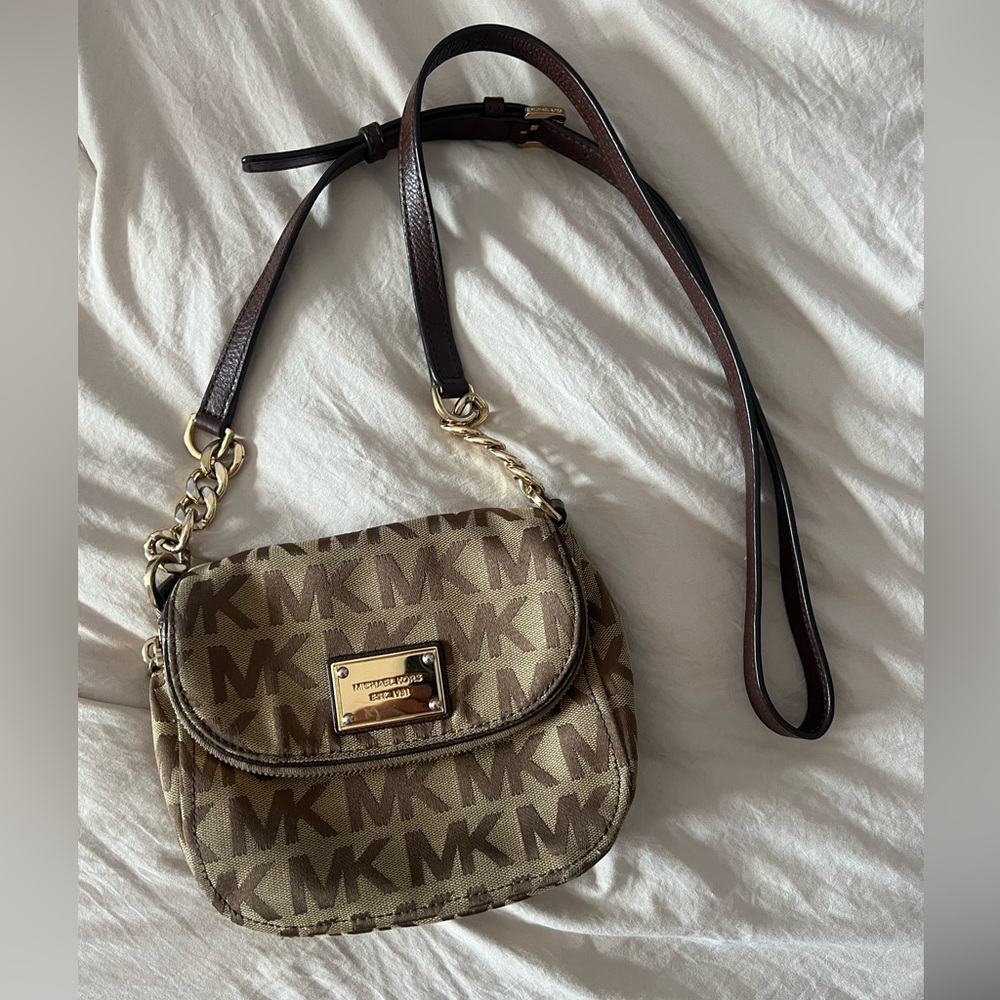 Michael Kors cross body purse